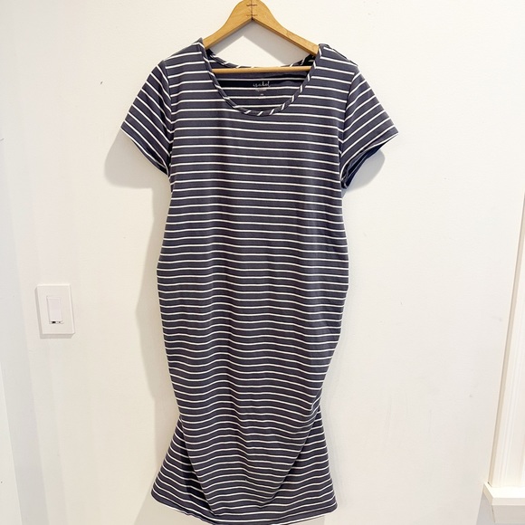 Isabel Maternity by Ingrid & Isabel Dresses & Skirts - Isabel Maternity gray striped t-shirt dress XXL